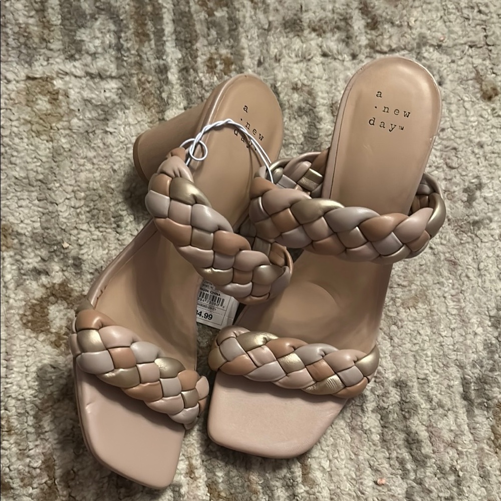 NWT a new say besides nude heels